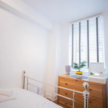 One Bedroom At Chelsea Cloister Hotel London Exterior photo